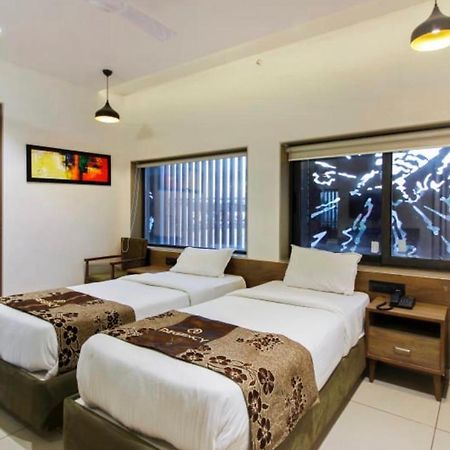 Hotel Regency Surat Exterior photo