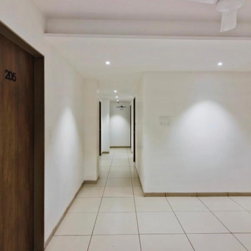 Hotel Regency Surat Exterior photo