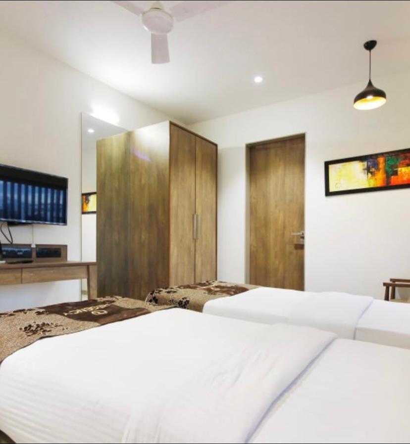 Hotel Regency Surat Exterior photo