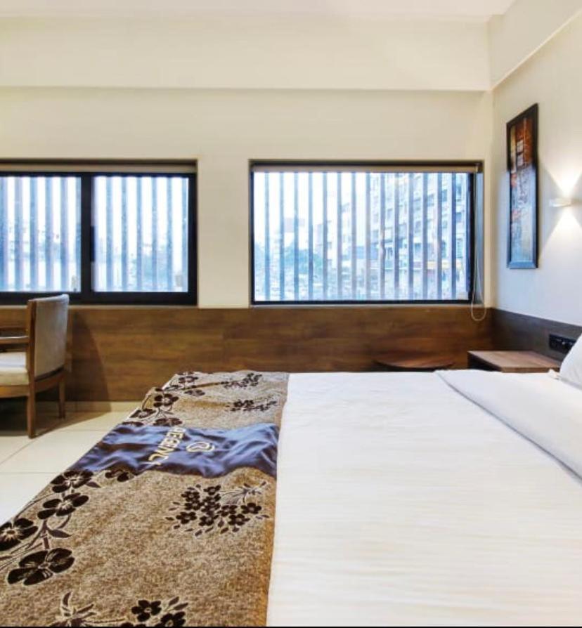 Hotel Regency Surat Exterior photo